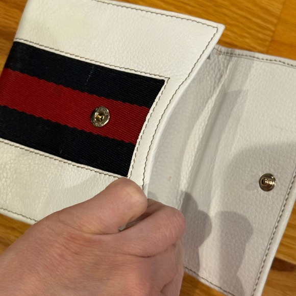 Gucci White leather wallet with Red and blue Stripe - Picture 10 of 12